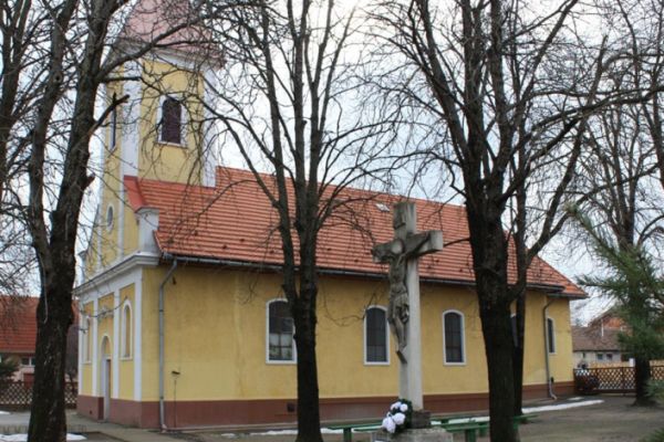Felsődabasi Szentháromság templom